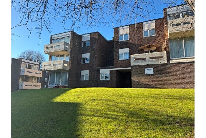 2 Bedroom Flat To Rent In Westview Park Drive, Hillview Road, Woking, GU22