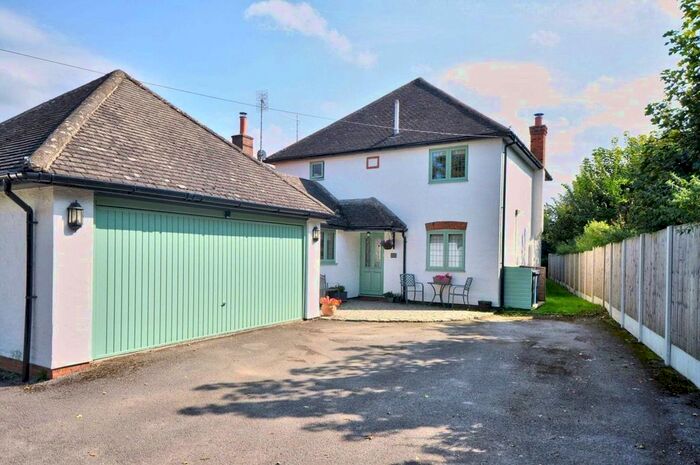 4 Bedroom Detached House To Rent In Ilmer, Princes Risborough, HP27