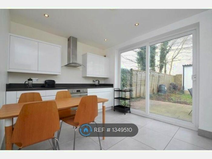 3 Bedroom End Of Terrace House To Rent In Belmont Park, London, SE13