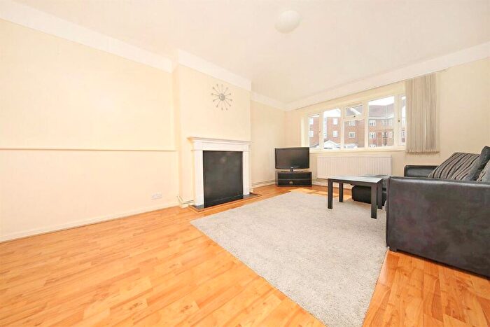 2 Bedroom Apartment To Rent In Elmshurst Crescent, East Finchley, N2