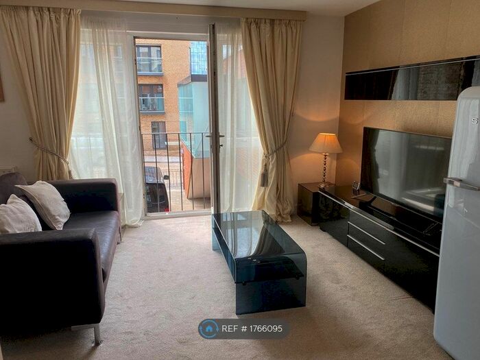 1 Bedroom Flat To Rent In Rutherford Court, London, SW19
