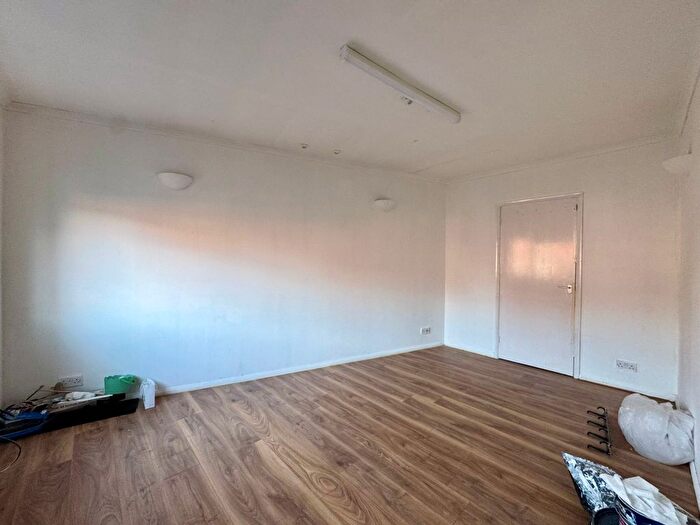 4 Bedroom Semi-Detached House To Rent In Castleton Road, Ruislip, HA4