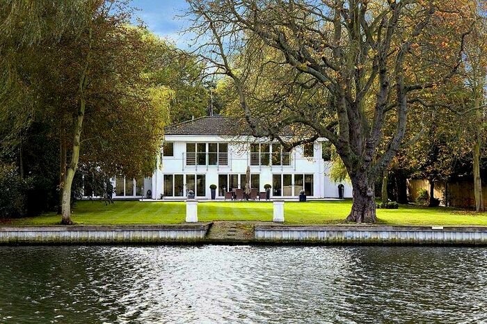 5 Bedroom Detached House To Rent In White Lilies Island, Mill Lane, Windsor, SL4