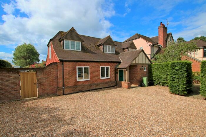 3 Bedroom Semi-Detached House To Rent In Waterloo Road, Wokingham, RG40