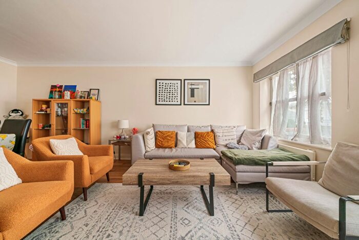 2 Bedroom Flat For Sale In Gloucester Terrace, London, W2