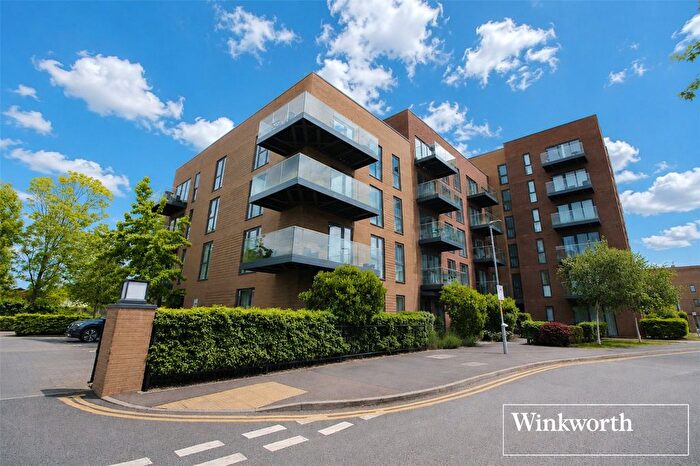 2 Bedroom Flat For Sale In Station Road, Borehamwood, Hertfordshire, WD6