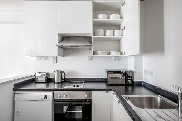 Studio To Rent In Portsoken Street, London, E1