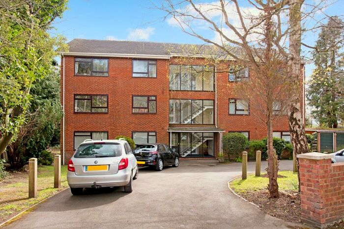 2 Bedroom Flat To Rent In Nightingale Place, Rickmansworth, WD3