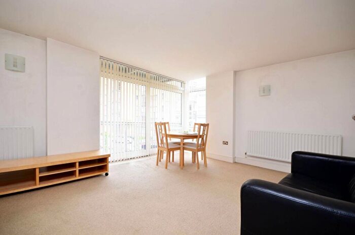 1 Bedroom Flat For Sale In Nash House, Canary Wharf, London, E14