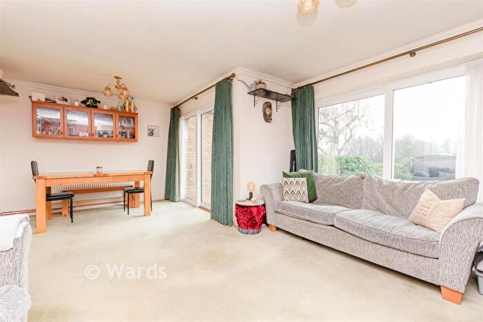 3 Bedroom Terraced House For Sale In Beacon Drive, Bean, Dartford, Kent, DA2