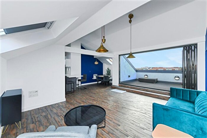 2 Bedroom Apartment To Rent In Drapers Bridge -, NG1