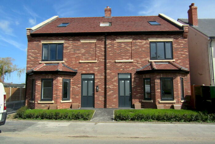 2 Bedroom Flat To Rent In Pole Barn Lane, Frinton-on-Sea, CO13