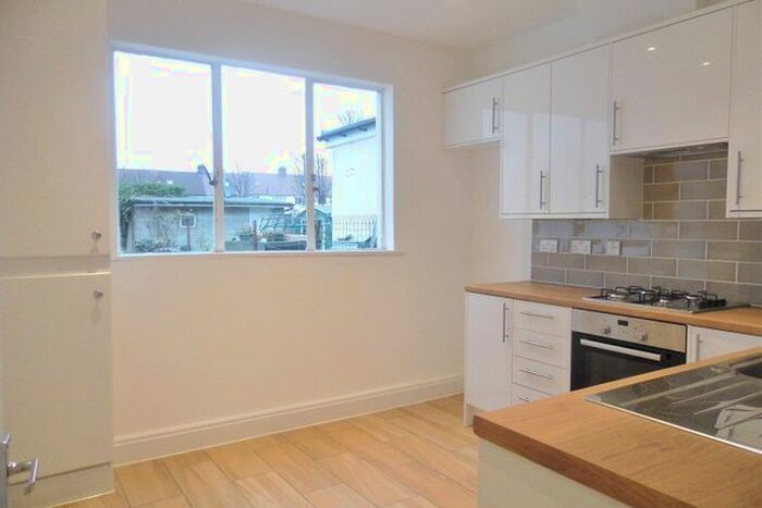 2 Bedroom Flat To Rent In Station Road, Finchley, London, N3