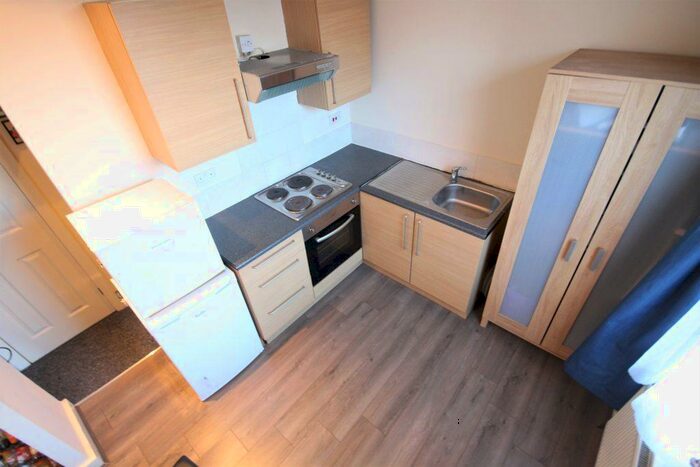 Studio To Rent In Norman Mount, Kirkstall, Leeds, LS5