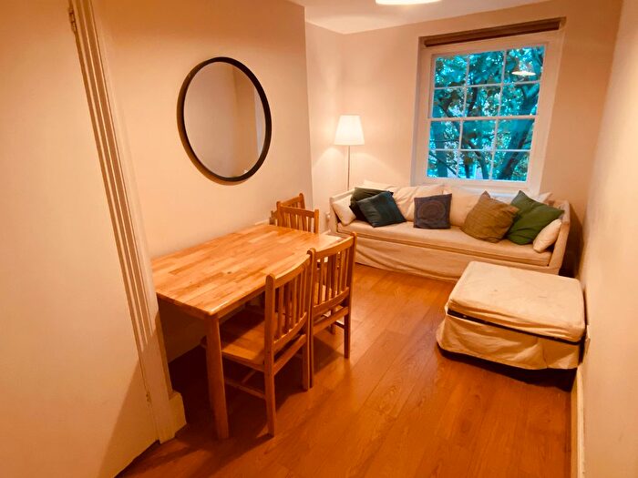 4 Bedroom Flat To Rent In Barnsbury Road, London, N1