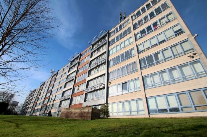 2 Bedroom Flat To Rent In Ingledew Court, Leeds, LS17