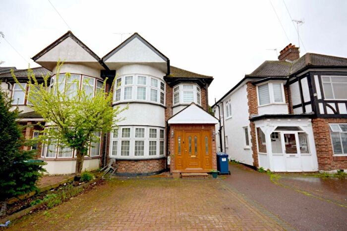 4 Bedroom House To Rent In Hall Lane, London, NW4