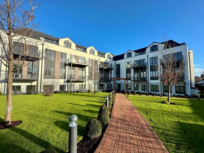 1 Bedroom Flat To Rent In Bay Tree Avenue, Leatherhead, KT22