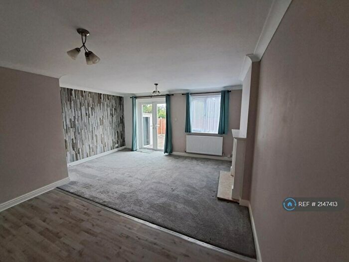 3 Bedroom End Of Terrace House To Rent In Station Road, Kippax, LS25