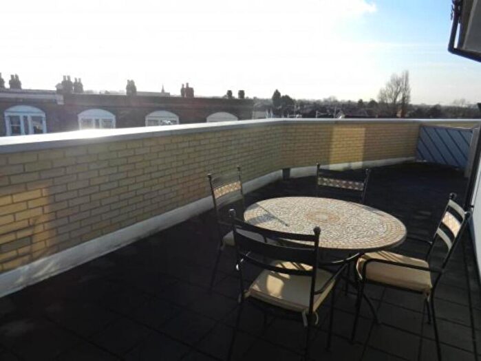 2 Bedroom Flat To Rent In Montague House, Green Lane, Ilford, IG3