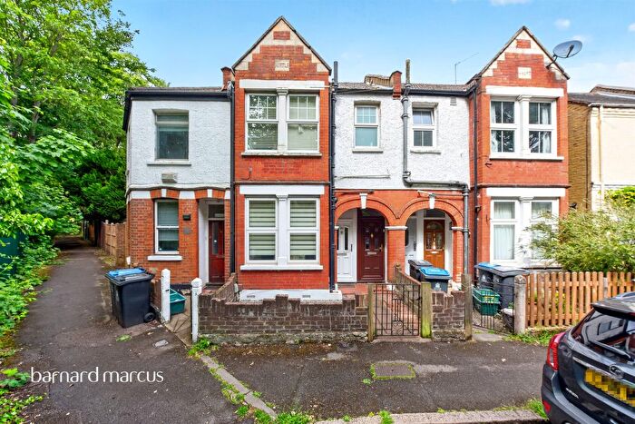 2 Bedroom Flat For Sale In Beresford Road, New Malden, KT3