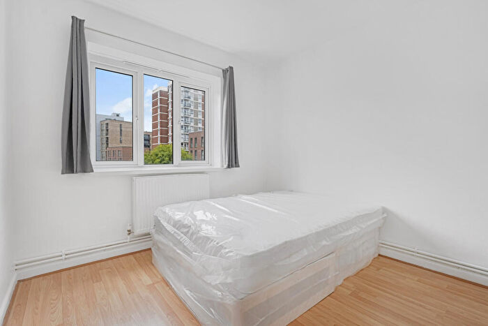 3 Bedroom Flat To Rent In Queensbridge Court, Queensbridge Road, E2