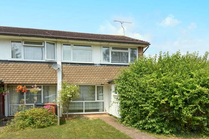 3 Bedroom Semi-Detached House To Rent In Guildford Park Avenue, Guildford, GU2