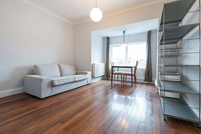 1 Bedroom Flat To Rent In Chaucer Drive, London, SE1