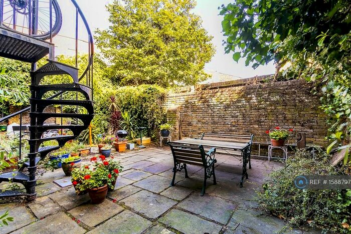 2 Bedroom Flat To Rent In Barnsbury Road, London, N1