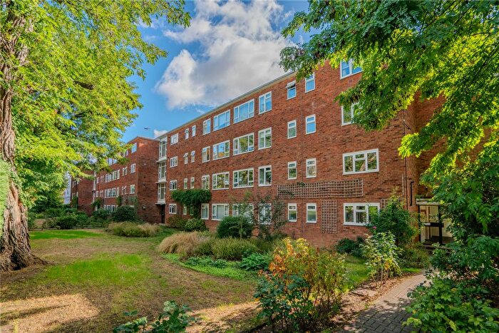 3 Bedroom Flat For Sale In Friars Stile Road, Richmond, TW10