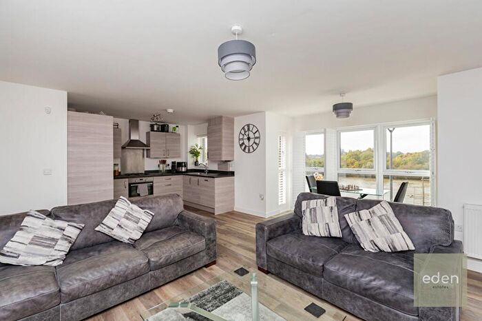 2 Bedroom Flat For Sale In Waterman Way, Wouldham, ME1