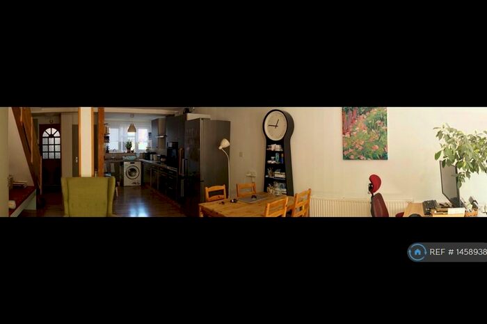 3 Bedroom Maisonette To Rent In Gilwell Court, London, E5