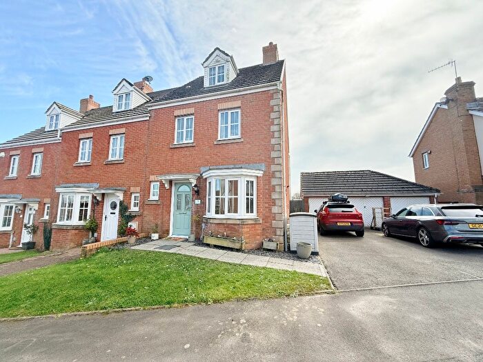 4 Bedroom End Terrace House For Sale In Maenol Glasfryn, Llangennech, SA14