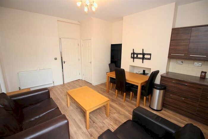 3 Bedroom Flat To Rent In Forsyth Road, Jesmond, Newcastle Upon Tyne, NE2