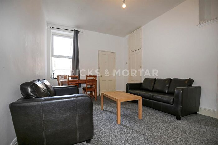 2 Bedroom Flat To Rent In Ashleigh Grove, Jesmond, Newcastle Upon Tyne, NE2