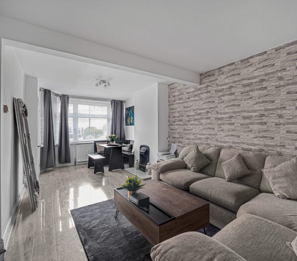 2 Bedroom Flat To Rent In Elmgate Avenue, Feltham, TW13