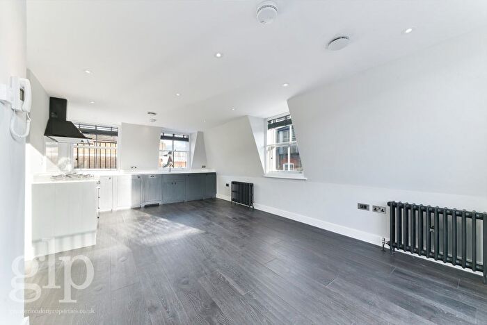 2 Bedroom Flat To Rent In Shorts Gardens, Covent Garden, WC2H