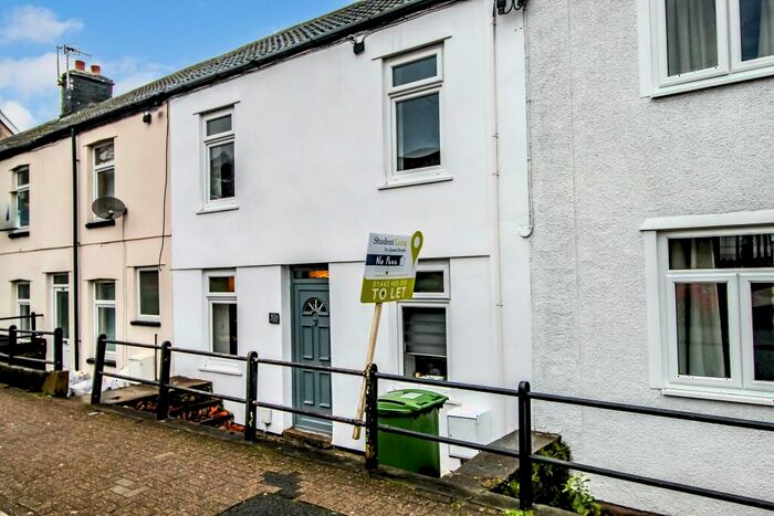 3 Bedroom House To Rent In Broadway, Treforest, CF37