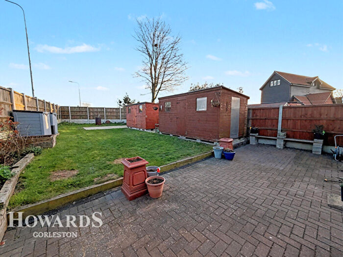 2 Bedroom Cottage For Sale In Sidegate Cottages, Hopton, NR31