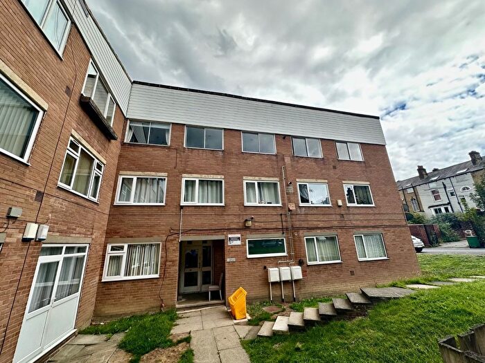 2 Bedroom Flat To Rent In Chapel House, Woodland Grove, Leeds, West Yorkshire, LS7