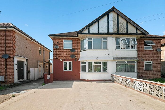 2 Bedroom Maisonette For Sale In Shakespeare Avenue, Hayes, UB4