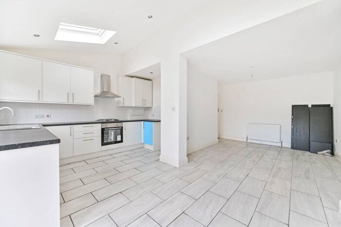 4 Bedroom Cottage To Rent In River Way, Twickenham, TW2