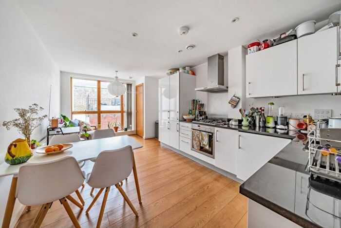 3 Bedroom Flat For Sale In Leswin Road, Stoke Newington, London, N16