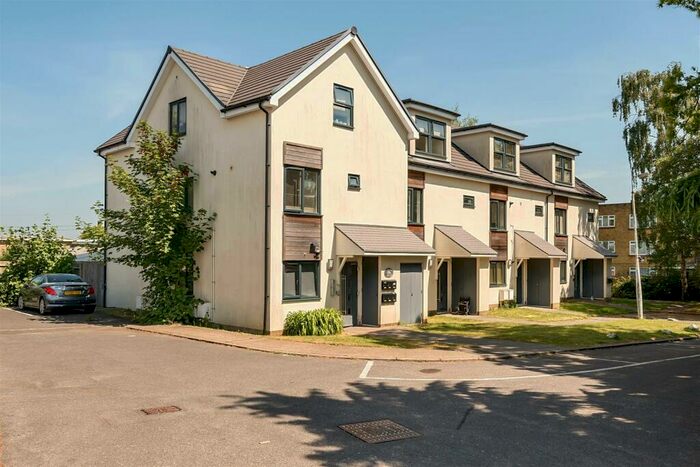 1 Bedroom Apartment To Rent In Applewood Close, Firs Close, Caterham, CR3