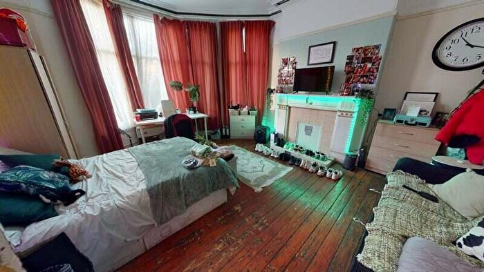 10 Bedroom Property To Rent In Regent Park Avenue, Hyde Park, Leeds, LS6