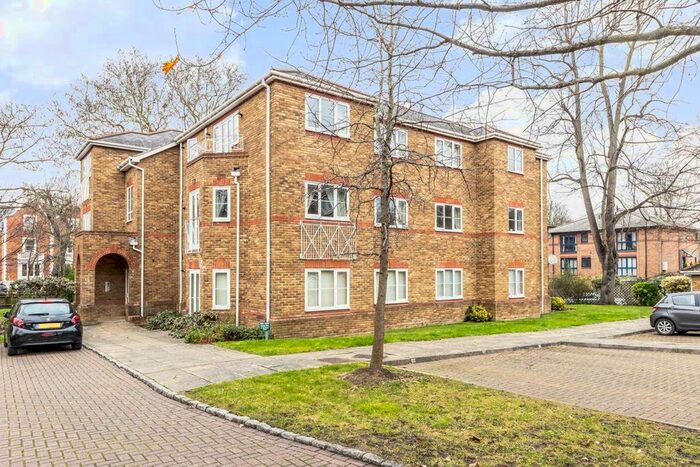 2 Bedroom Flat To Rent In Manning Place, Richmond TW10