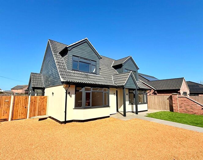 5 Bedroom Detached House For Sale In Beach Road, Scratby, NR29