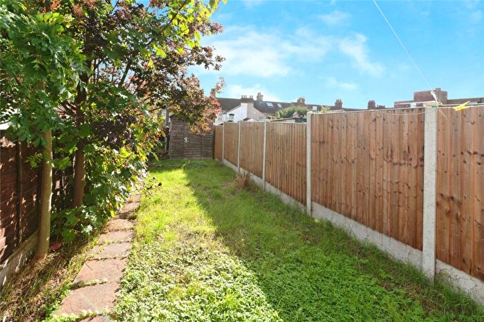 2 Bedroom End Of Terrace House For Sale In Argyll Road, Grays, Essex, RM17