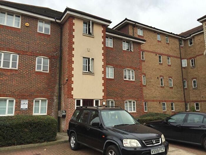 2 Bedroom Flat To Rent In Stern Close, Barking, IG11