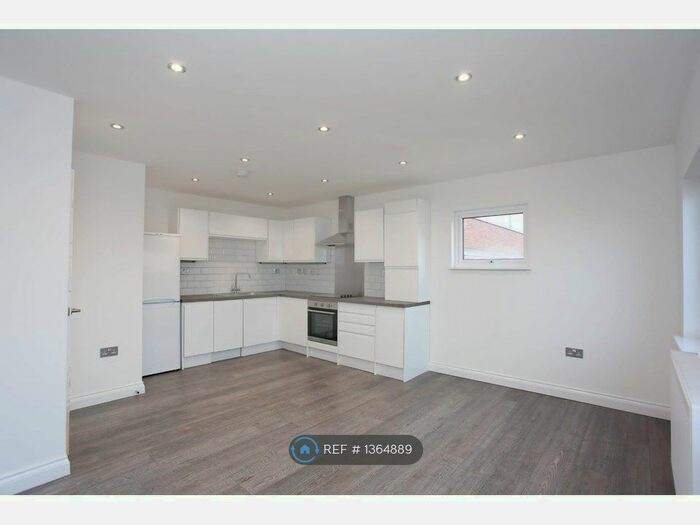 2 Bedroom Flat To Rent In Hatters Court, Luton, LU1